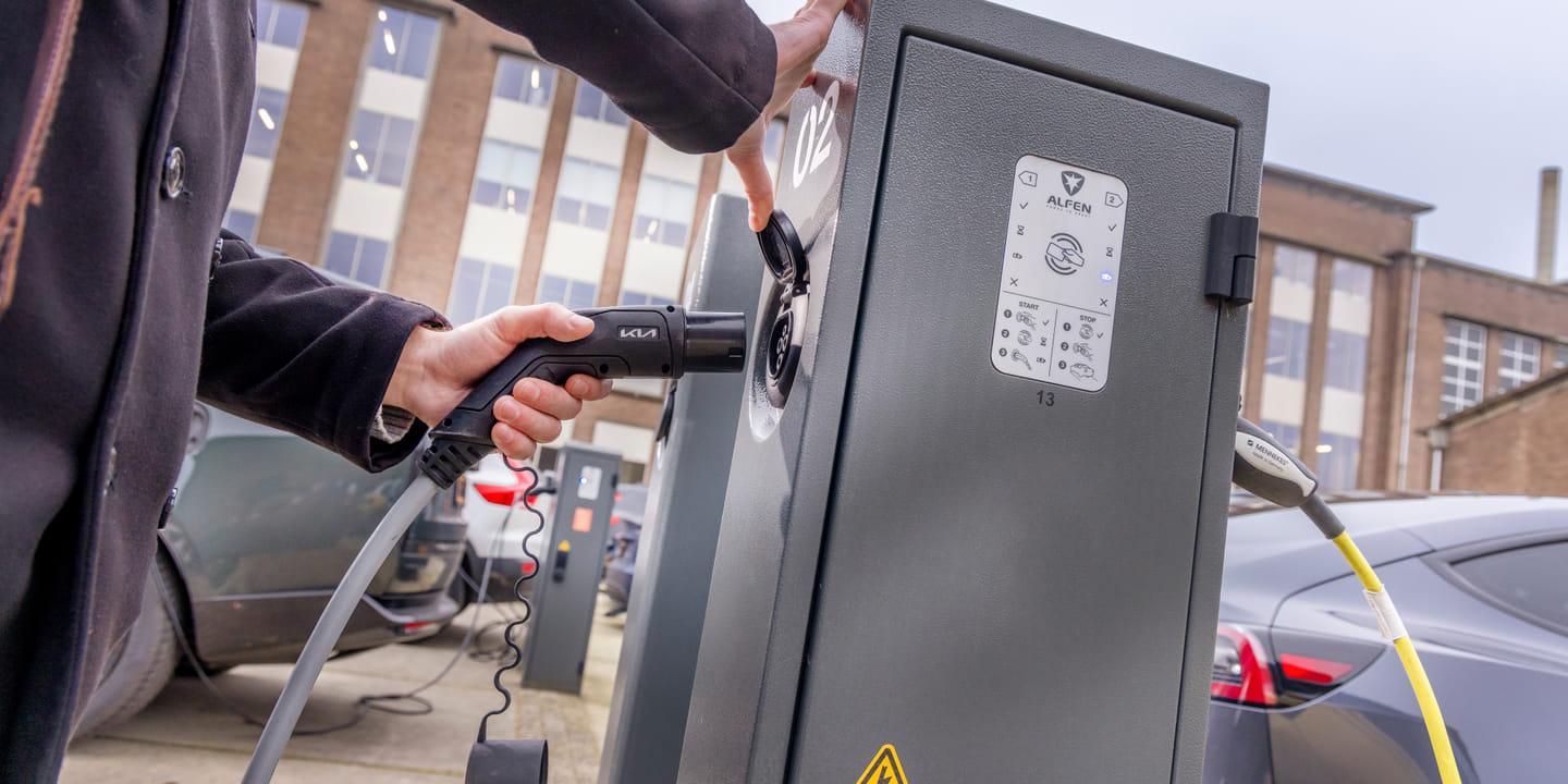 DK Accountants zet enthousiast in op elektrisch rijden voor een groenere wereld