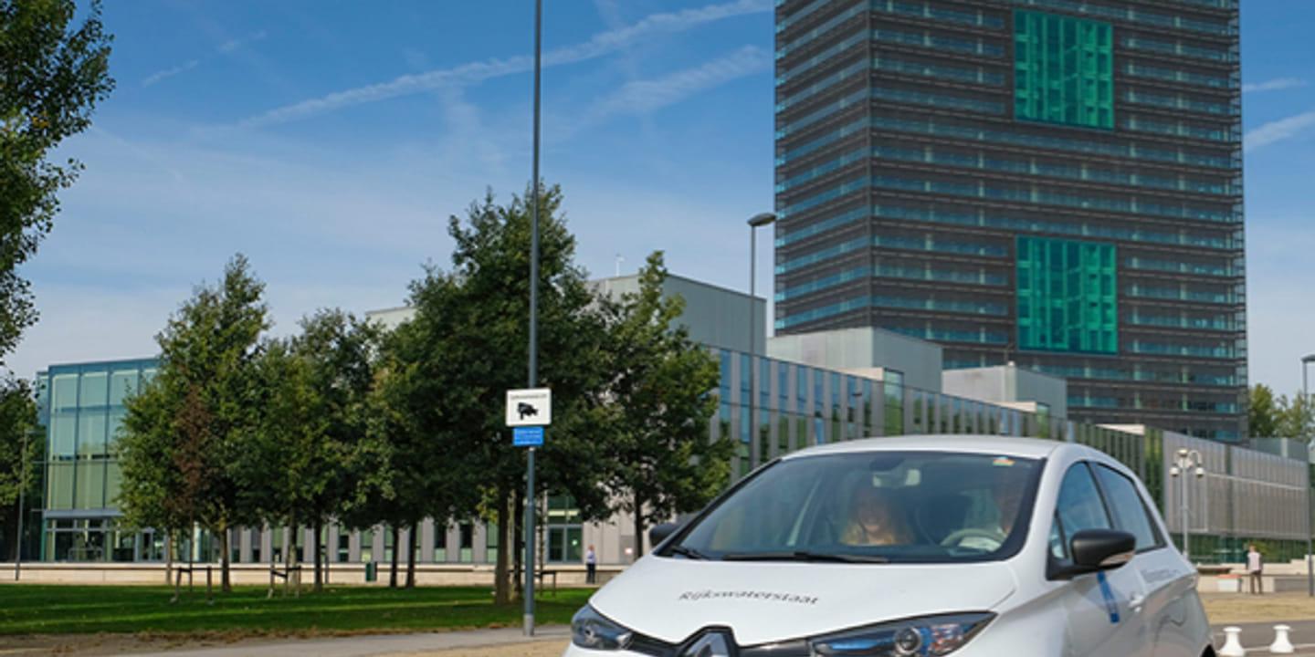 EZK en LNV zetten in op structureel minder zakelijke vliegreizen
