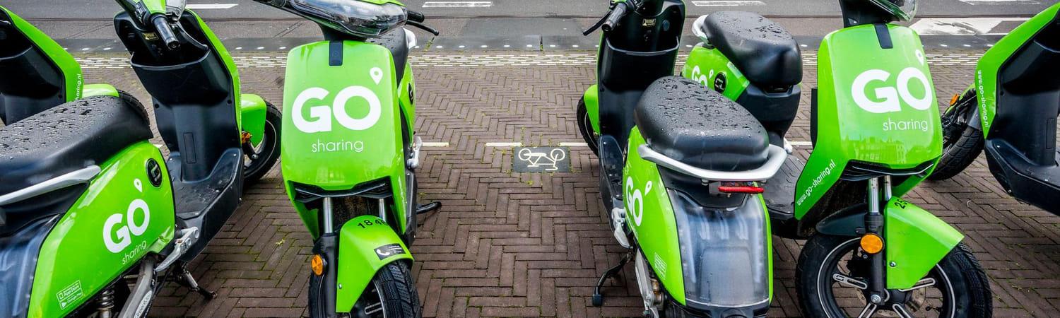 Denk aan elektrische (deel)scooters voor grotere afstanden