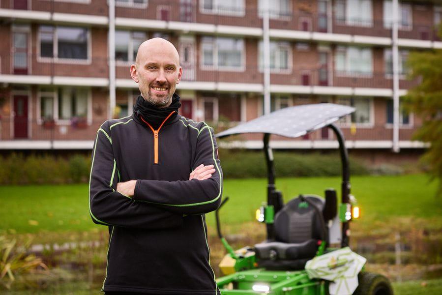 Bij hovenier Dennis Vermaas is alles elektrisch, ook de auto