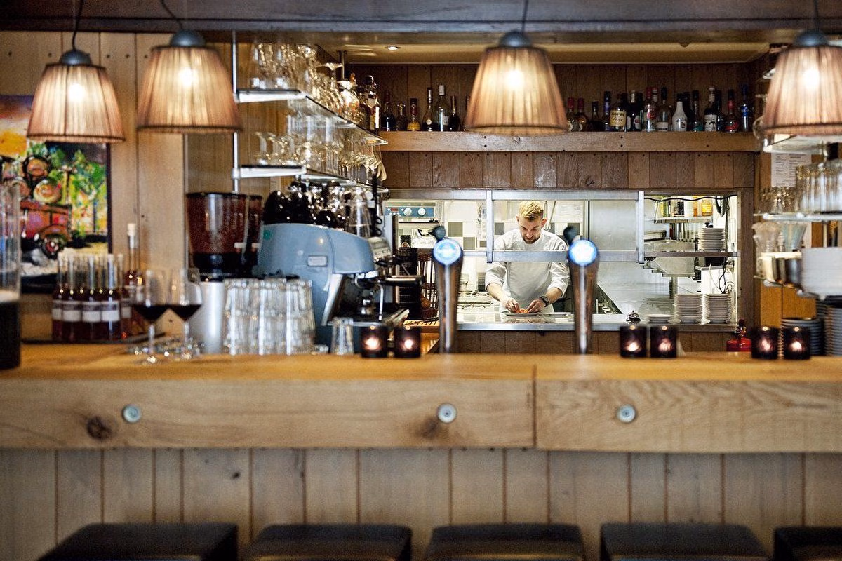 Foto van de bar in hotel Wesseling.